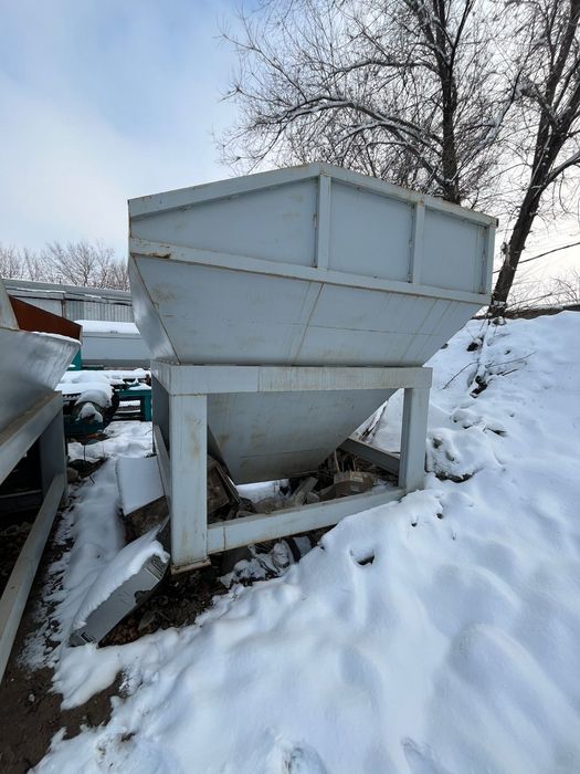 Бункер накопитель для сыпучих материалов