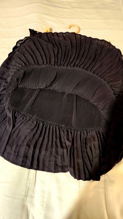 Черна елегантна пола с набори Topshop