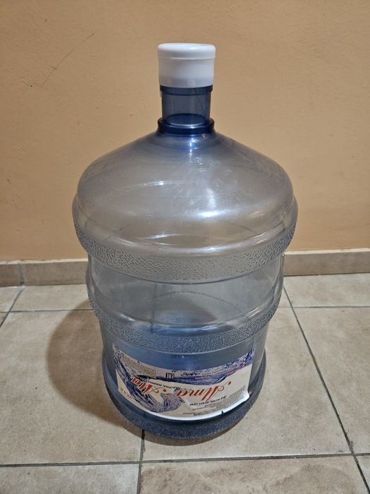 Бутыль для воды,целая