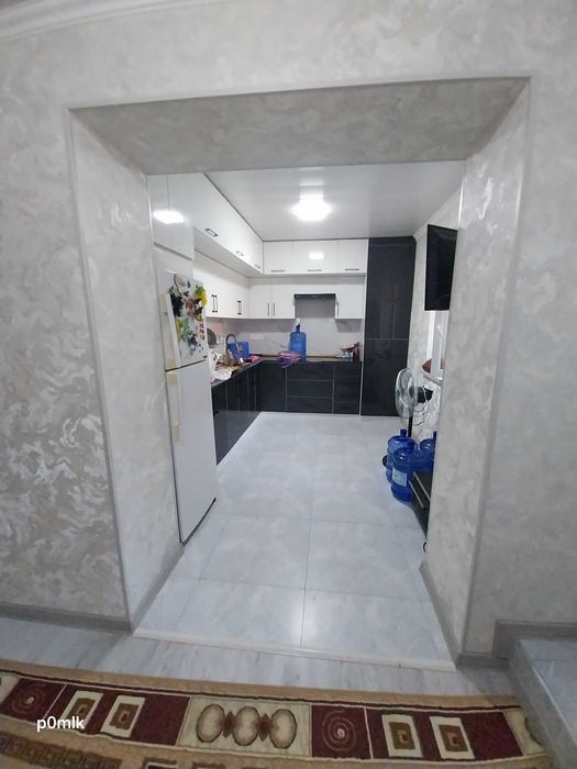 Продаётся дом с  евроремонтом обустроен для на 2 семьи  .