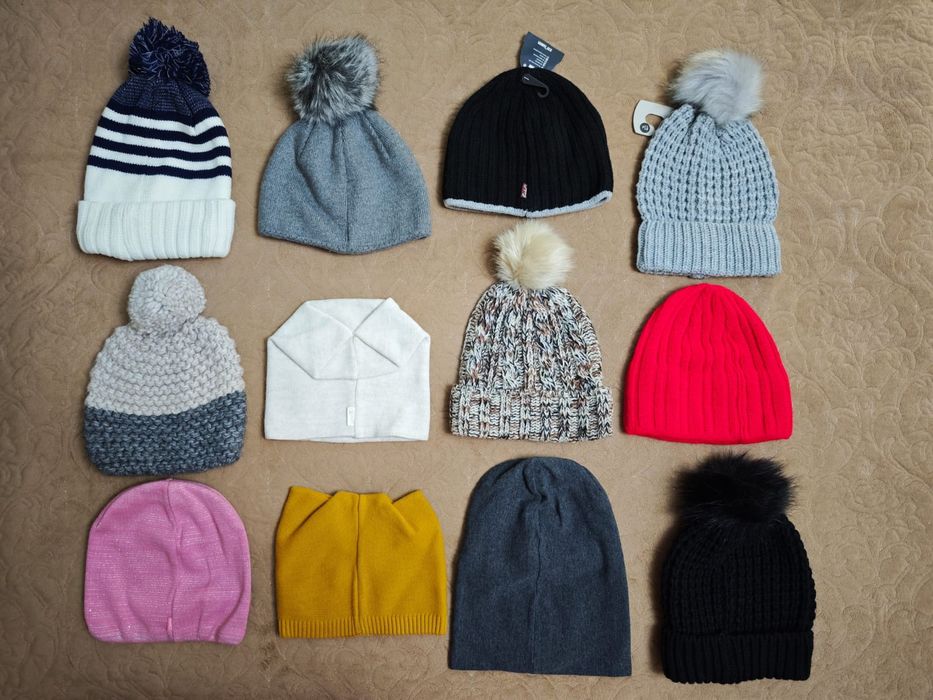 Шапочки для девочек. НОВЫЕ. За все 5000т.