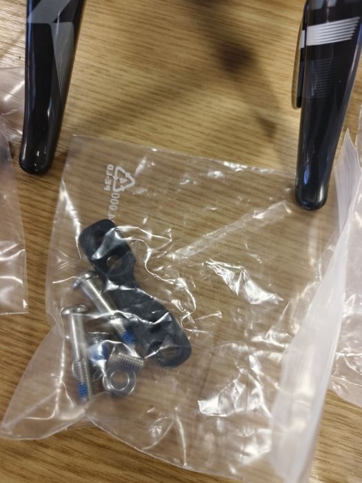 SRAM Force 22 DoubleTap 1/2x11 Хидравлични спирачки - Плосък монтаж