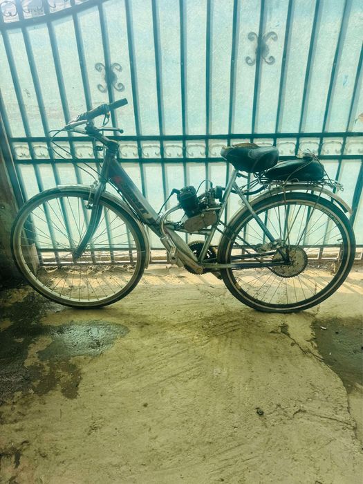 Bicicleta cu motor