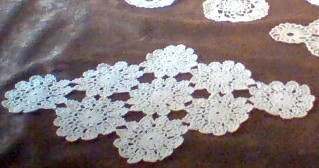 Тишлайфери, ръчно плетени на една кука.