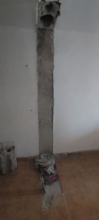 Demolari Taieri Betoane ,Decopertari  Gresie si Faianta ,Canelari Ins : Electrice si Sanitare.