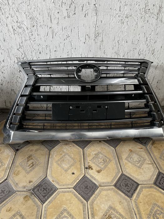 Решетка радиатора  лексус 570