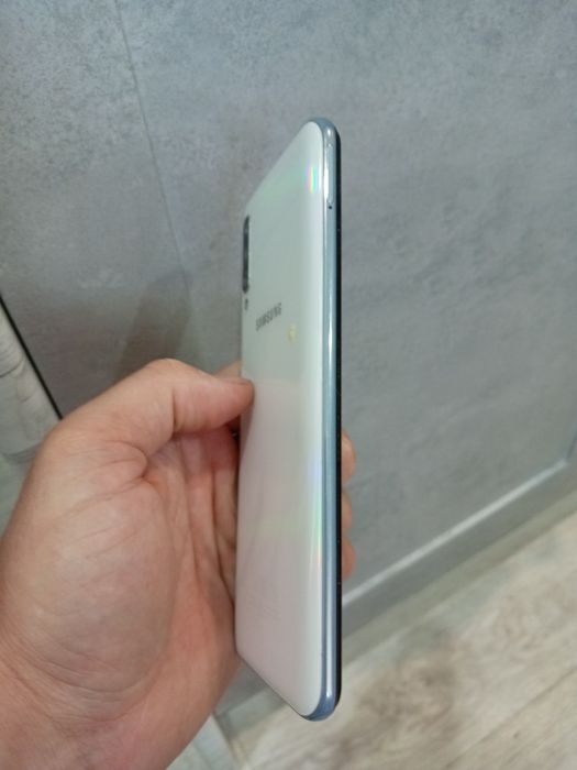 Продам телефон смартфон Samsung a50