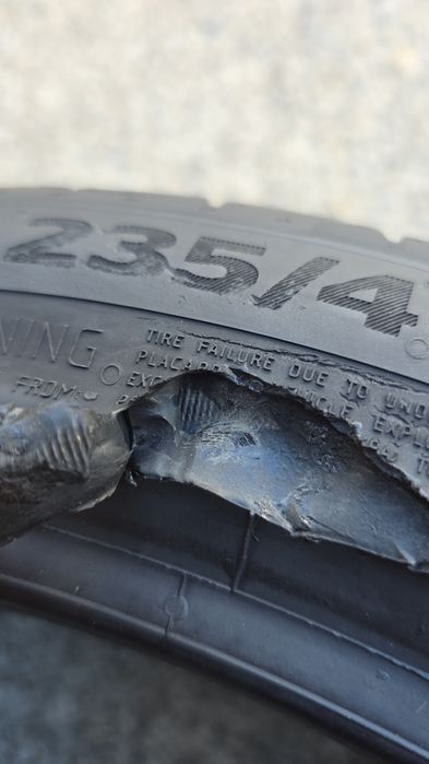 Vând două anvelope de vara Bridgestone  aleza 275 40 20 dot 4222