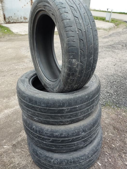 Шины б/у автомашины.