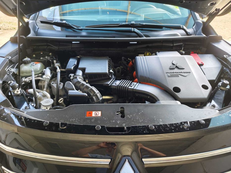 Mitsubishi outlander 4x4 plug in hybrid 2025