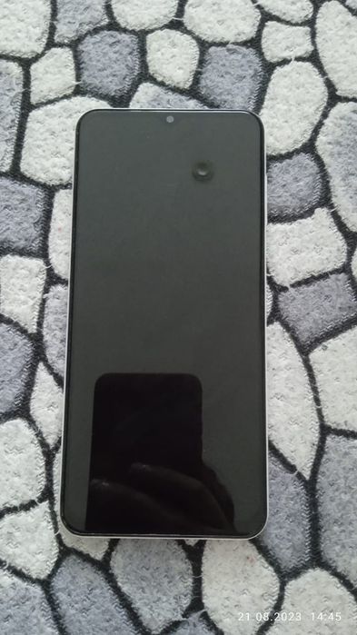 Ему 2 месяца,новенький с чехлом