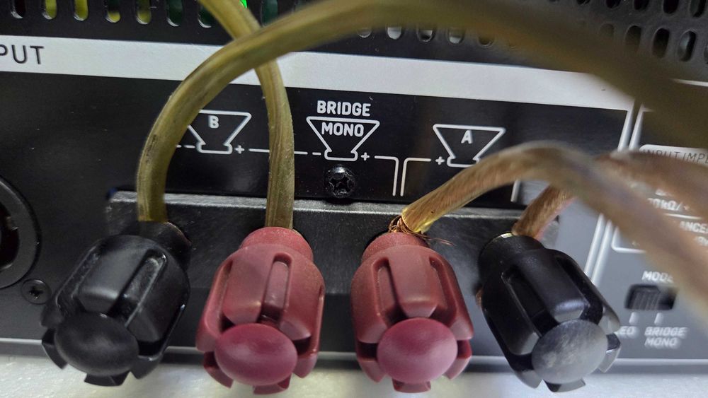Behringer A800 Amplificator 2x400 wati