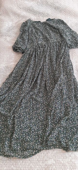 Женские костюмы и платье