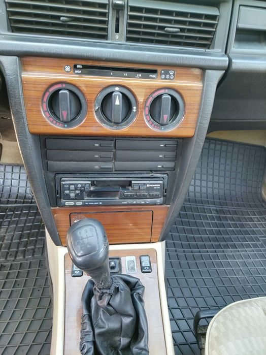 МЕРЦЕДЕС 190 2.0 Бензин