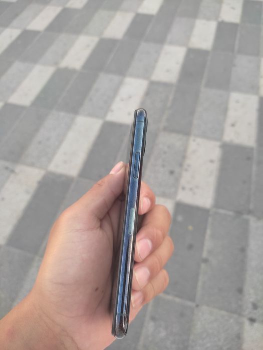 Iphone 11 pro 64 100 yomks Ekran almashgan fes trton ishlaydi