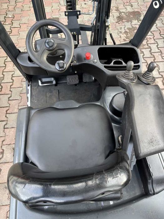 Electrostivuitor Linde E16H-01 – 3 roți Anul fabricației: 12/2013