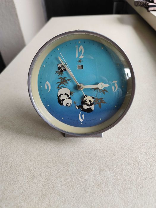 анимиран часовник будилник