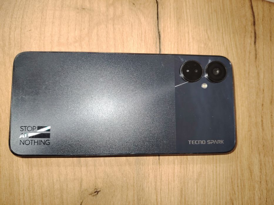 Телефон Тесno Spark 20