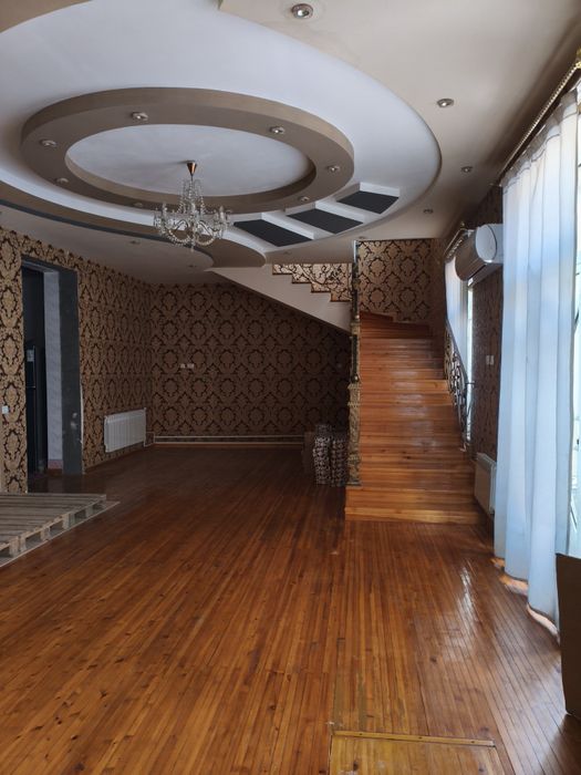 Котта Иттифокда 10 сотихли Икки этажли участка сотилади.12 та хона.