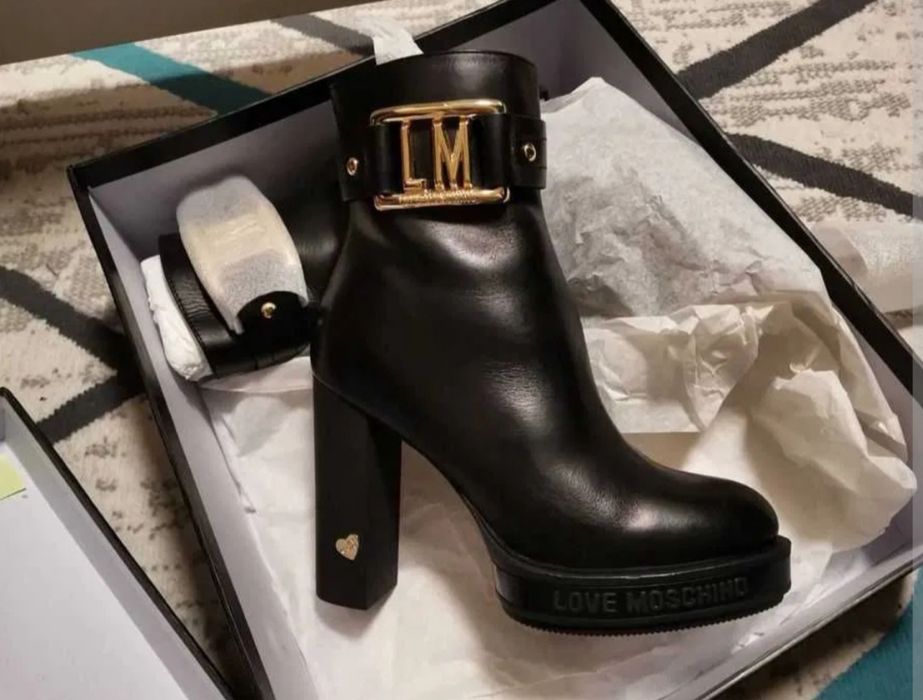 Уникални боти Love Moschino