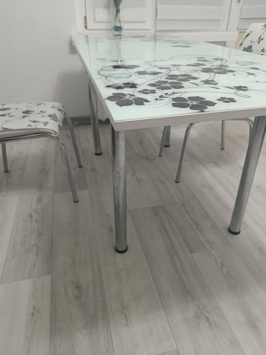 Продаётся стол раздвижной.