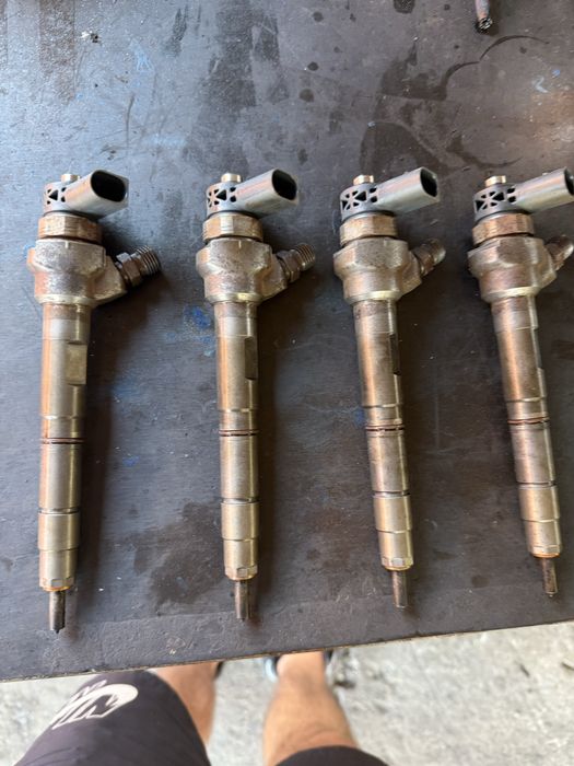 Injector ,set injectoare vw 2.0tdi \CFF\CFG\CFH