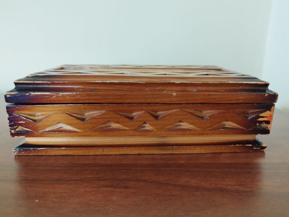 Шкатулки деревянные резной,ручной работы.