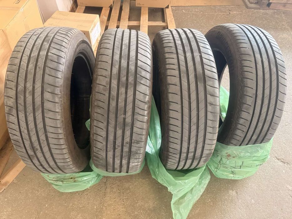 Гуми Bridgestone T005 215/60/17