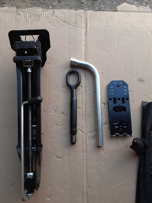 Cric,cheie roti AUDI Q7, Q5, VW Touareg,Tiguan, PORSCHE Cayenne, Macan