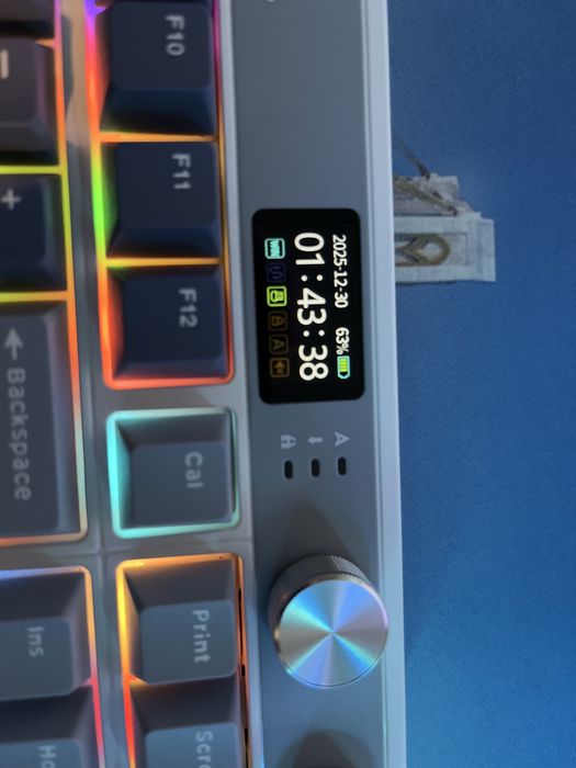 Продавам чисто нова клавиатура ,,Royal Kludge”