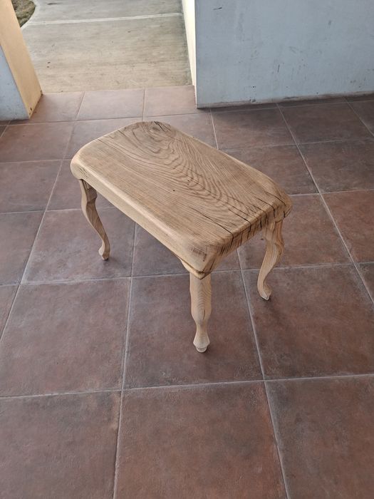 Măsuță din lemn masiv de stejar