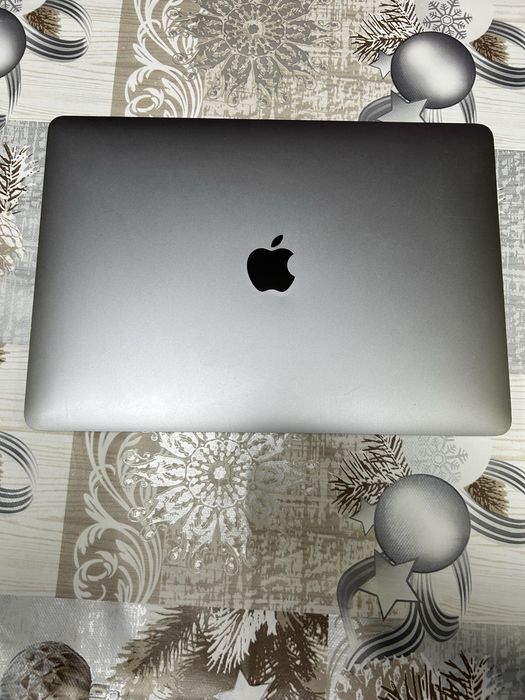 Macbook air blocat in icloud