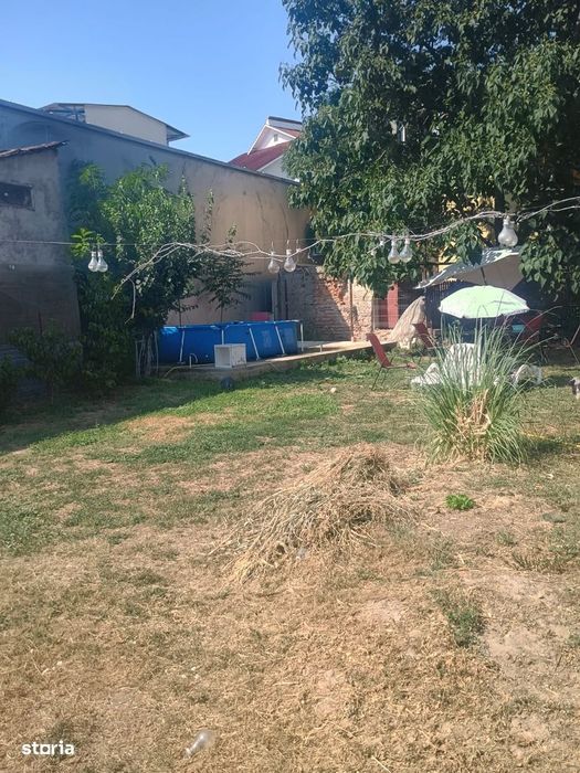 Casă cu etaj și mansardă în centrul orașului