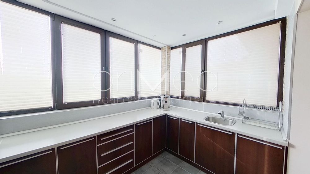 Продава се Тристаен апартамент в Бургас, Възраждане - 102 кв.м за 1175 €/кв.м - Снимка #2