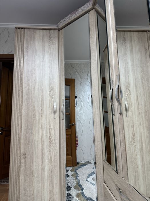 Угловой шифоньер