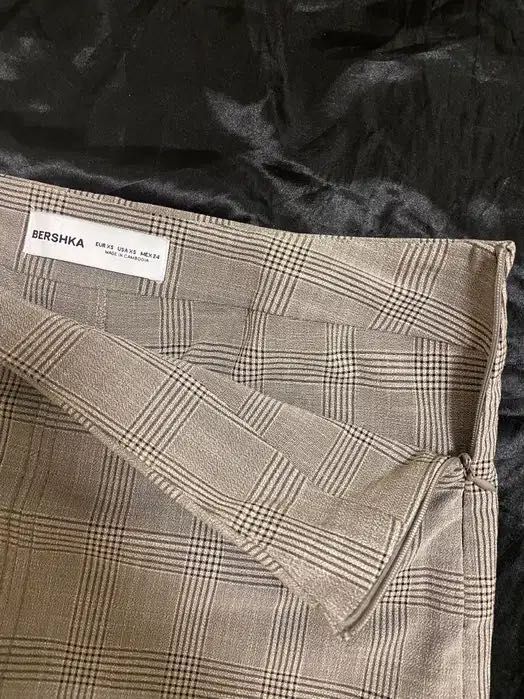 Къса пола на Bershka