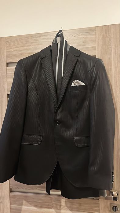 Черен мъжки костюм slimFit с риза и вратовръзка