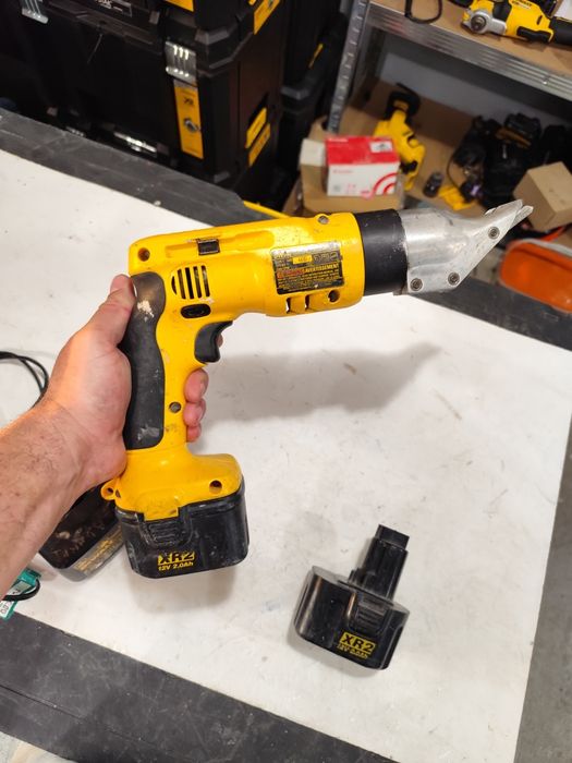 Акумулаторна ножица за ламарина Девалт DeWALT DW940 комплект