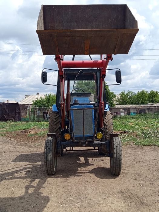 Продам трактор. Все детали по телефону.