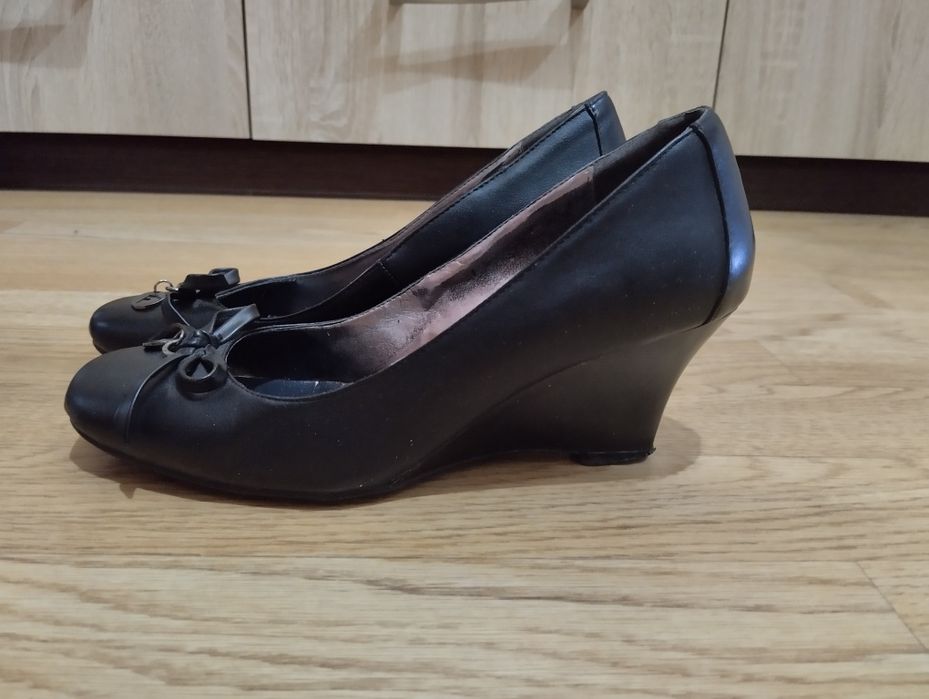 продам женские туфли