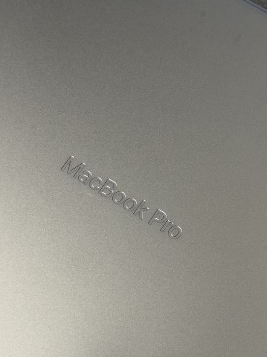 Продавам MacBook PRO M4 24 RAM 1TB SSD