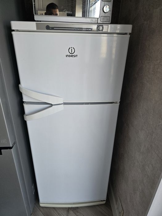 Холодильник indesit