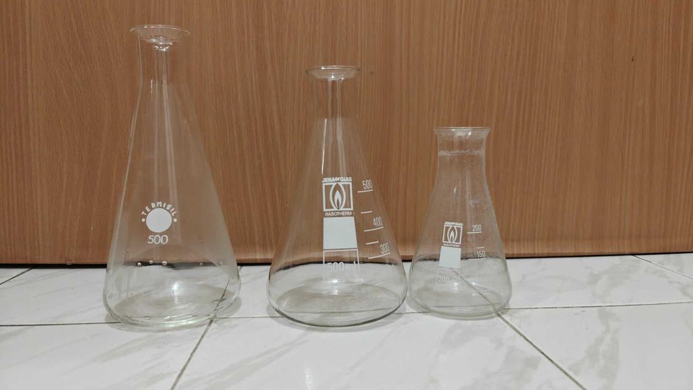 Лабораторна стъклария - епруветки