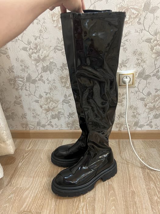 Кожаные ботфорты, Италия