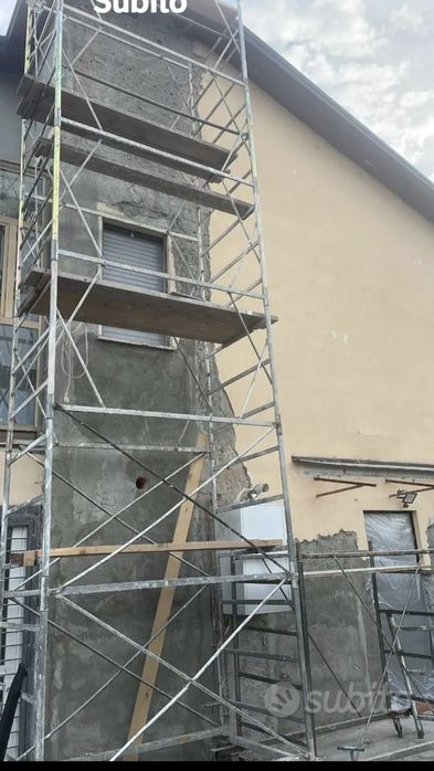 Schele metalice pe roți mobile..