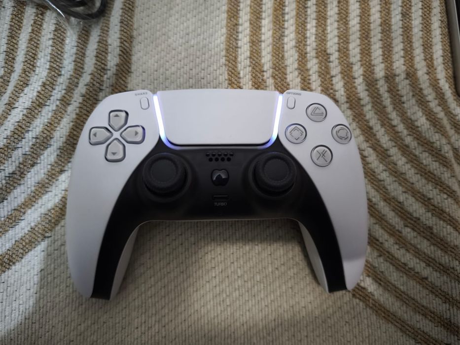 Беспроводной геймпад для PS4 в корпусе PS5