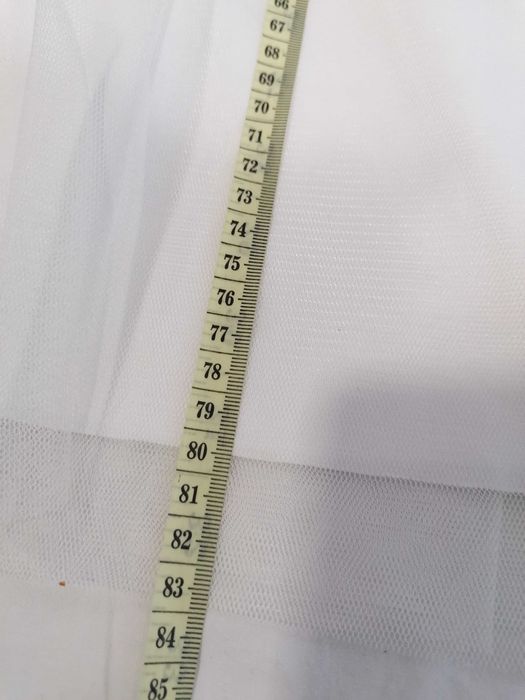 Бяла рокля с тюл