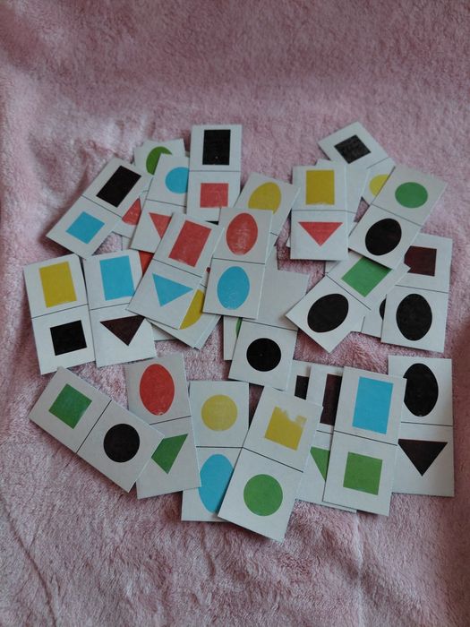 Joc retro de colecție „Domino cu figuri GEOMETRICE” – COMPLET 31 piese (Anii '80)
