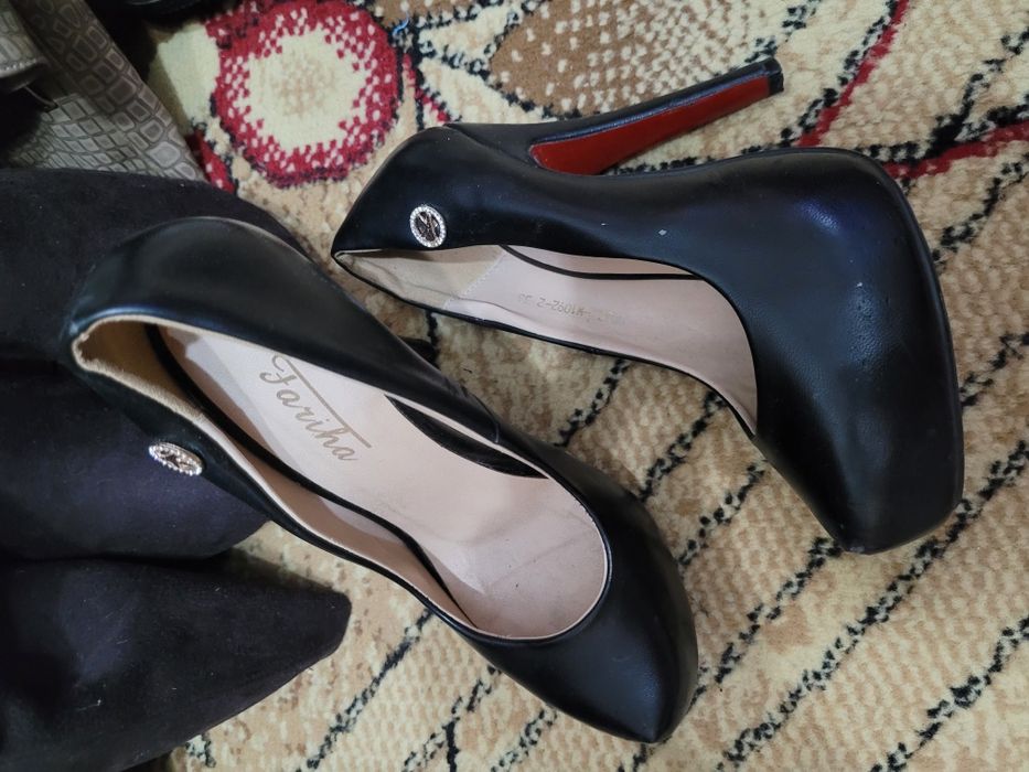 Разбираю обувь связи переездом.