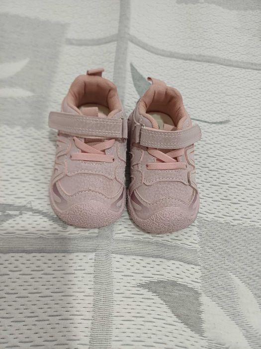 Бебешки обувки за момиче